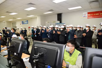 Đoàn công tác của Uỷ ban làm việc tại Nhà máy Nhiệt điện Thái Bình (Ảnh Minh Tâm)