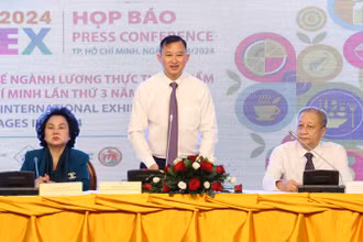 Ông Trần Phú Lữ, Giám đốc Trung tâm Xúc tiến Thương mại và Đầu tư Thành phố Hồ Chí Minh phát biểu tại họp báo.