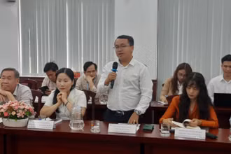 Nhà khoa học phát biểu tại Tọa đàm.