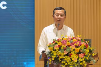 Thứ trưởng Giáo dục và Đào tạo Nguyễn Văn Phúc phát biểu tại tọa đàm.