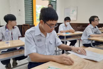 Học sinh Thành phố Hồ Chí Minh tham gia kỳ thi tuyển sinh lớp 10 công lập