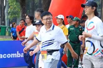 Đông đảo các tầng lớp tham gia Ngày chạy Olympic vì sức khỏe toàn dân.