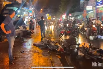 Hiện trường vụ tai nạn liên hoàn làm 1 người chết và nhiều người bị thương.