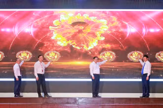 Đại diện Tạp chí Thanh niên và các đơn vị liên quan thực hiện nghi lễ khai mạc Cuộc thi.
