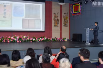  Tiến sĩ Phan Mạnh Dương giới thiệu về thân thế, cuộc đời, sự nghiệp và ảnh hưởng của danh nhân Lê Quý Đôn.
