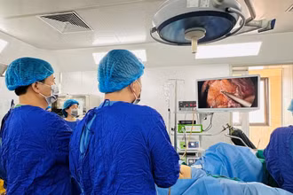 Một ca phẫu thuật nội soi tại Bệnh viện ung bướu Hà Nội