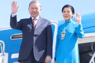 Tổng Bí thư Tô Lâm và Phu nhân rời Astana, lên đường thăm cấp Nhà nước tới Cộng hòa Azerbaijan. (Ảnh: TTXVN)