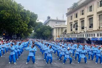 Một màn đồng diễn trong Ngày hội rèn luyện sức khỏe người cao tuổi Hà Nội năm 2023