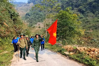 Hành quân đến với những địa danh lịch sử trong cuộc chiến đấu bảo vệ biên giới phía bắc ở Vị Xuyên.
