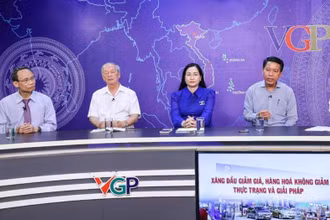 Tọa đàm: “Xăng dầu giảm giá, hàng hóa không giảm - Thực trạng và giải pháp”. (Ảnh: VGP)
