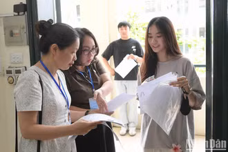 Thí sinh đã sẵn sàng bước vào phòng thi tại Kỳ thi tốt nghiệp THPT năm 2024 (Ảnh: THẾ ĐẠI)