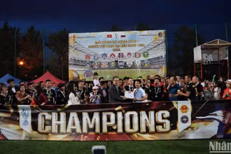 FC Anh Em Moskva đã xuất sắc giành chức vô địch. (Ảnh: XUÂN HƯNG)