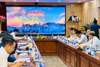 Các đại biểu chia sẻ những ý kiến về phát triển du lịch Sa Pa.