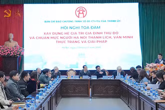 Các đại biểu trao đổi về những giải pháp nhằm xây dựng văn hóa Hà Nội xứng với tầm vóc của Thủ đô.