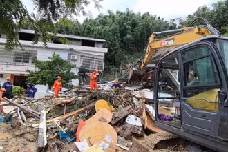 Hiện trường một vụ lở đất tại Trung Quốc. (Ảnh: THX/TTXVN)