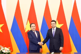Chủ tịch Quốc hội Trần Thanh Mẫn hội đàm với Chủ tịch Quốc hội Armenia Alen Simonyan. (Ảnh: TTXVN)