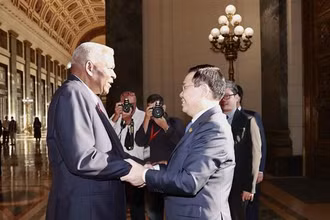 Chủ tịch Quốc hội Chính quyền Nhân dân nước Cộng hòa Cuba Esteban Lazo Hernandez và Chủ tịch Quốc hội Vương Đình Huệ. (Ảnh: Doãn Tấn/TTXVN)