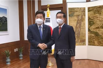 Chủ tịch Quốc hội Hàn Quốc Kim Jin Pyo tiếp Thường trực Ban Bí thư Võ Văn Thưởng. ( Ảnh: KHÁNH VÂN/TTXVN)