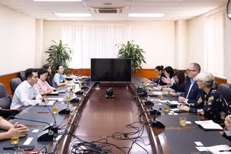 Quang cảnh buổi làm việc.