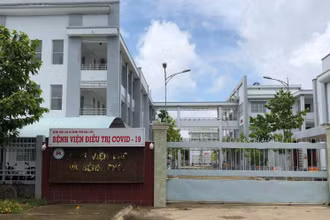 Bệnh viện Lao và bệnh Phổi Bạc Liêu hơn 200 tỷ đồng bỏ không gần 2 năm qua. (Ảnh: TRỌNG DUY)