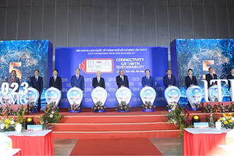 Các đại biểu thực hiện nghi thức khai mạc Khai mạc ITE HCMC 2023. (Ảnh: HPA)