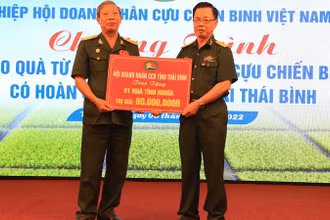 Anh hùng lao động Trần Mạnh Báo, Chủ tịch Hội Doanh nhân cựu chiến binh tỉnh Thái Bình tặng 1 nhà tình nghĩa trị giá 60 triệu đồng cho cựu chiến binh có hoàn cảnh khó khăn tỉnh Thái Bình.