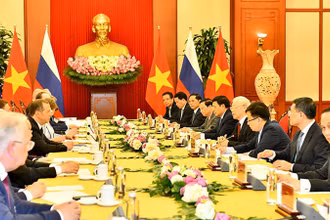 Tổng Bí thư Nguyễn Phú Trọng hội đàm với Chủ tịch Đảng Nước Nga Thống nhất Dmitry Medvedev. (Ảnh: ĐĂNG KHOA)
