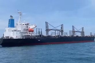 Tàu Nemrut Bay bị mắc cạn trên vùng biển Bình Thuận, cách cửa biển Lagi, khoảng 10 hải lý về phía đông nam.