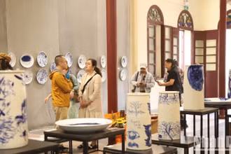 Quang cảnh triển lãm “Gốm Thiệp”.