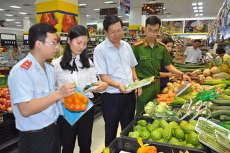 Hà Nội triển khai công tác hậu kiểm về an toàn thực phẩm trên địa bàn thành phố năm 2025. (Ảnh: baodautu.vn)