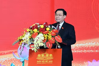 Chủ tịch Quốc hội Vương Đình Huệ phát biểu bế mạc hội nghị. (Ảnh: DUY LINH)