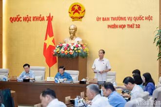 Phó Chủ tịch Quốc hội Trần Quang Phương điều hành phiên họp. (Ảnh: DUY LINH)