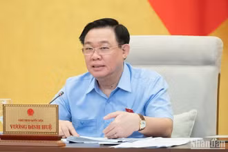 Chủ tịch Quốc hội Vương Đình Huệ phát biểu tại phiên họp. (Ảnh: DUY LINH)