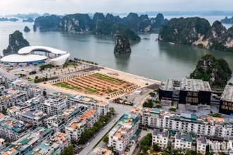 Những thành tựu của Hạ Long hôm nay có sự đóng góp không nhỏ của cộng đồng doanh nghiệp đang hoạt động trên địa bàn thành phố. (Ảnh: THÀNH ĐẠT)
