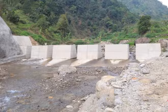 Đập Sabo đầu tiên tại lưu vực suối Nặm Păm (huyện Mường La, Sơn La). (Ảnh: THẾ ĐOÀN)
