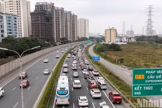 Hà Nội đã có hướng dẫn cụ thể cho các phương tiện ra vào thành phố để giảm ùn tắc. (Ảnh: Thành Đạt).