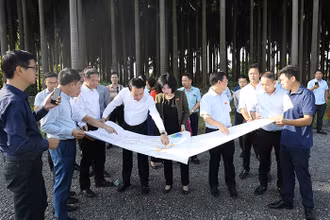 Lãnh đạo HĐND thành phố Hà Nội khảo sát dự án Tây Thăng Long trên địa bàn quận Bắc Từ Liêm.