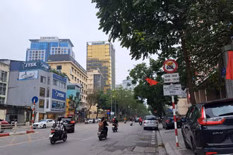 Xe taxi, xe hợp đồng sẽ được lưu thông trở lại trên phố Láng Hạ.
