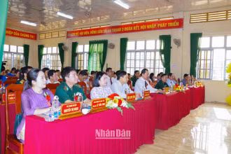 Các đại biểu dự “Ngày hội biên phòng toàn dân” tại xã An Thạnh 3, huyện Cù Lao Dung (Sóc Trăng). 