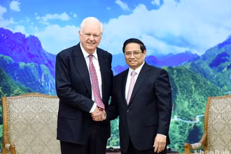 Thủ tướng Phạm Minh Chính tiếp ông Thomas Vallely, cựu Giám đốc Chương trình Việt Nam thuộc Đại học Harvard (Hoa Kỳ), Chủ tịch Hội đồng Tín thác Đại học Fulbright. (Ảnh: TRẦN HẢI)