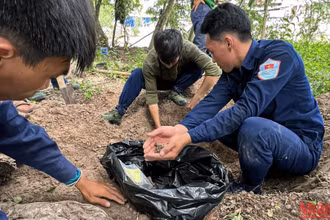 Với những người làm nhiệm vụ đặc biệt trên đất bạn Campuchia, tìm thấy đồng đội là khoảnh khắc đáng quý nhất. (Nguồn: Đội K93)