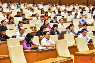 Các đại biểu Quốc hội tham dự phiên chất vấn và trả lời chất vấn ngày 4/11. (Ảnh: THỦY NGUYÊN)