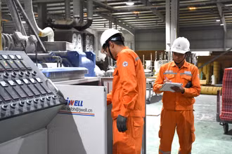 Công ty TNHH Nhựa Hoàng Hà tham gia ký cam kết dịch chuyển biểu đồ phụ tải điện.