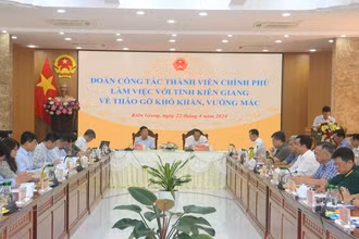 Đoàn Công tác Thành viên Chính phủ do Bộ trưởng Tư pháp Lê Thành Long làm Trưởng đoàn làm việc với UBND tỉnh Kiên Giang về tình hình sản xuất kinh doanh, đầu tư công, xây dựng hạ tầng và xuất nhập khẩu trên địa bàn tỉnh, ngày 22/4/2024. (Ảnh: VGP)