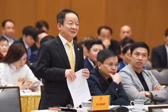 Chủ tịch Ủy ban chiến lược Tập đoàn T&T Group Đỗ Quang Hiển đóng góp ý kiến tại Hội nghị Thường trực Chính phủ làm việc với các doanh nghiệp vừa và nhỏ Việt Nam. (Ảnh: TRẦN HẢI)