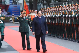 Thủ tướng Phạm Minh Chính tới thăm, dự Lễ kỷ niệm 70 năm Ngày Thầy thuốc Việt Nam tại Học viện Quân y. (Ảnh: TRẦN HẢI)