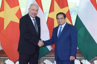 Thủ tướng Phạm Minh Chính và Tổng thống Hungary Sulyok Tamas. (Ảnh:TRẦN HẢI)