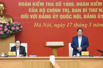 Đồng chí Phạm Minh Chính, Ủy viên Bộ Chính trị, Bí thư Đảng ủy Chính phủ, Thủ tướng Chính phủ, Trưởng Đoàn kiểm tra 1908 phát biểu ý kiến tại Hội nghị. (Ảnh: TRẦN HẢI)