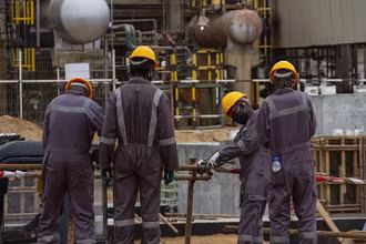 Một cơ sở chế biến dầu tại Angola. (Ảnh: AFP)