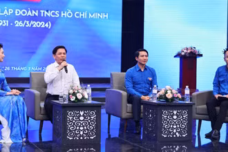Bí thư Đảng ủy Khối các cơ quan Trung ương Nguyễn Văn Thể đối thoại với cán bộ, đoàn viên, thanh niên tiêu biểu. (Ảnh: TRUNG HƯNG)